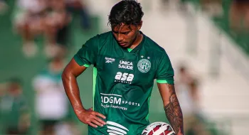 O meia Carlos Eduardo teve bons momentos com a camisa bugrina na S�rie C Foto: Raphael Silvestre/Guarani FC