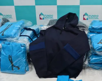 Alunos de projeto social confeccionam 200 pe�as de agasalhos para o hospital infantil