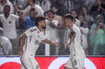 Santos vence o So Paulo de virada em jogo emocionante na Vila Belmiro