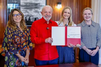 Lula, a primeira-dama Janja Lula da Silva, Vernica Sterman e a ministra Gleisi Hoffmann