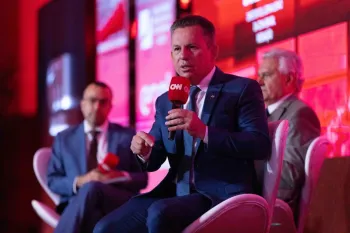 "Em 7 anos de gesto, vamos entregar mais asfalto do que h em 20 estados", afirma governador