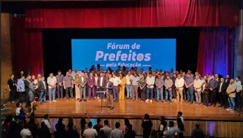 Preparao para o SAEB domina debates no encerramento do 1 Frum de Prefeitos pela Educao