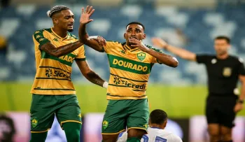 Cuiab perde um caminho de gols, sofre com apago da defesa e s empata com o Ava