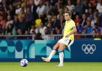 Ana Vit�ria � convocada mais uma vez para defender a Sele��o Brasileira de Futebol