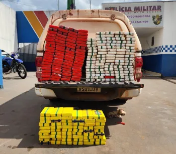 For�as de seguran�a apreendem 227 tabletes de coca�na e causam preju�zo de R$ 8 milh�es �s fac��es criminosas