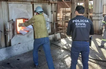 Polcia Civil incinera 50 quilos de cocana em Alto Araguaia