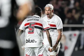So Paulo vence Corinthians e respira no Brasileiro