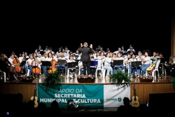 Primeiro Recital da Escola Municipal de Msica de Cuiab lota Cine Teatro