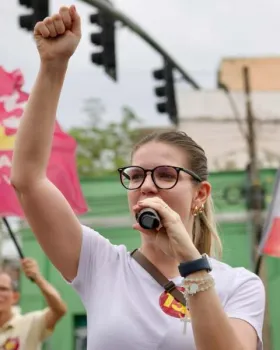 A jornalista Rafaela Fvaro  presidente do PSD Mulher em Mato Grosso e concorreu ao cargo de vice-prefeita de Cuiab, em 2024, na chapa do deputado estadual Ldio Cabral (PT).