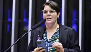 Para deputada, decis�o de Moraes afronta a democracia brasileira.