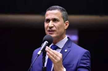 Assis acusa Lula de >birra diplom�tica> e cobra di�logo direto com Trump para reverter tarifa�o