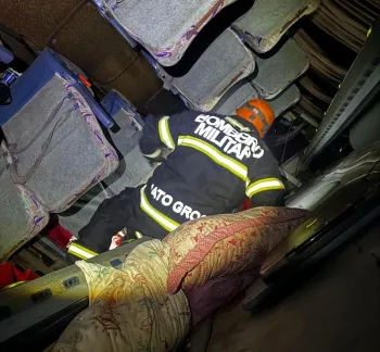 21 viaturas s�o usadas para socorrer 34 v�timas de acidente na Serra de S�o Vicente