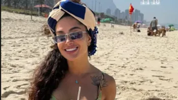 Aline Campos curte praia no Rio, exibe corpo sarado e shape trincado: >Deusa>