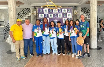 Dr. Adilson recebe sele��o feminina de basquete, campe� nacional dos Jogos Ol�mpicos da Juventude