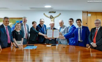 Lula sanciona lei do Agora Tem Especialistas e regulamenta Lei de Pesquisa Clnica que fortalece sade pblica