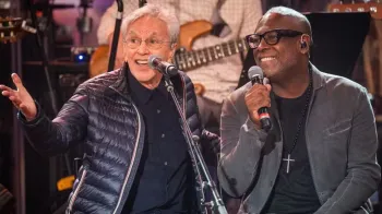 Altas Horas celebra 25 anos no ar com homenagem especial a Caetano Veloso