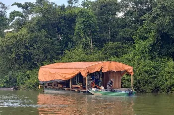 Embarcao apresentava vestgios de atividade garimpeira.  Foto: BPMPA