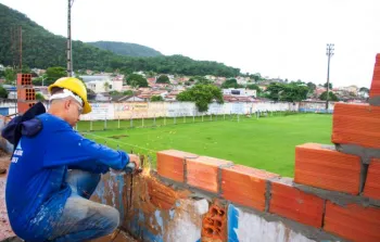 Zeca Costa: obras avan�am com reconstru��o das arquibancadas