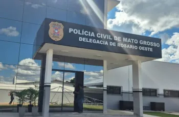 Mulher condenada por homic�dido � presa pelas Pol�cias Civil e Militar em Ros�rio Oeste