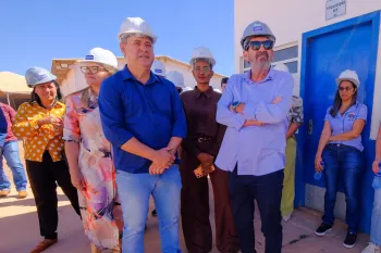 Dr. Eug�nio leva Comiss�o de Sa�de at� as obras do Hospital Regional de Confresa