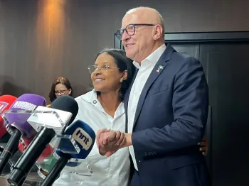 A suplente de deputada federal Gisela Simona (Uni�o Brasil) e o governador Otaviano Pivetta (Republicanos).
