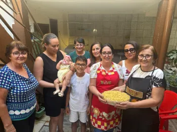 Fam�lia Maffini chegou a Cuiab� h� mais de 40 anos e se re�ne para saborear o famoso salpic�o de frango. Foto: B�rbara Fava/TVCA