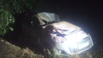 M�e e filho morrem ap�s carro capotar em rodovia de MT