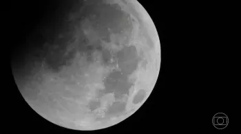 Eclipse lunar quase total visto no Brasil (Foto: Reprodu��o/TV Globo/Bom Dia Brasil)