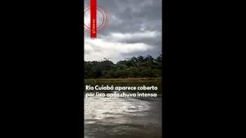 Rio Cuiab� aparece coberto por lixo ap�s chuva intensa Cr�ditos: S�rgio Ricardo Almeida (Ajustada por IA)