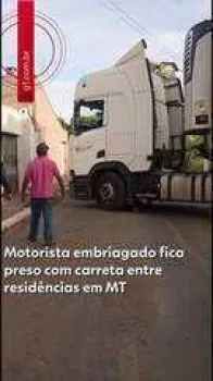 Carreta ficou atravessada e bloqueou a passagem em V�rzea Grande (MT) (Ajustada por IA)