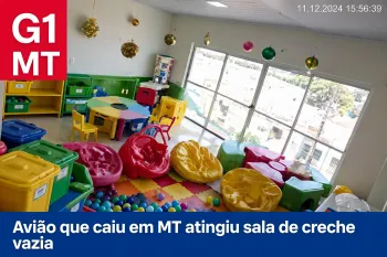 Avi�o agr�cola atravessado em parede de creche ap�s queda em MT Foto: Reprodu��o (Ajustada por IA)
