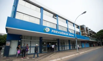 Dos 7,6 milh�es de aposentados e pensionistas que t�m descontos no pagamento, o INSS diz ter recebido reclama��es de 1,2 milh�o sobre descontos indevidos &bull; Marcelo Camargo/Ag�ncia Brasil