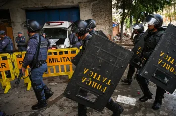 Movimenta��o de agentes da Pol�cia Militar durante opera��o na Favela do Moinho, regi�o central de S�o Paulo