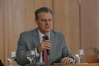 Apesar disso, F�varo lembrou que outras na��es adotaram medidas restritivas apenas sobre a regi�o afetada
