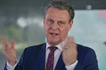 Carlos F�varo defendeu, ainda, uma linha de cr�dito pelo BNDES para a instala��o da internet via sat�lite
