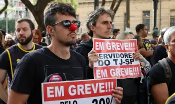 S�o Paulo (SP), 28/05/2025 - Trabalhadores do Poder Judici�rio do estado de S�o Paulo fazem manifesta��o por reposi��o salarial, entre outras reivindica��es, na Pra�a DR. Jo�o Mendes. Foto: Cadu Pinotti/Ag�ncia Brasil