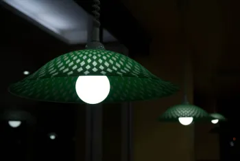 O ideal � trocar l�mpadas incandescentes e fluorescentes por LED, pois consomem at� 80% menos energia e s�o mais eficientes