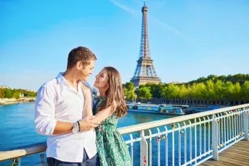 A cidade do amor, Paris, oferece cen�rios perfeitos para casais
