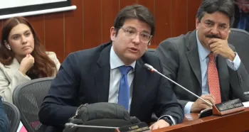Atentado acende preocupa��o sobre democracia na Col�mbia, diz professora