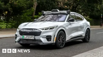Um ve�culo aut�nomo Wayve adaptado para as ruas de Londres