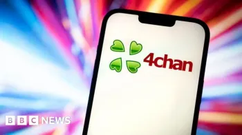 Getty Images Uma tela de telefone com o logotipo do 4chan, um trevo verde.