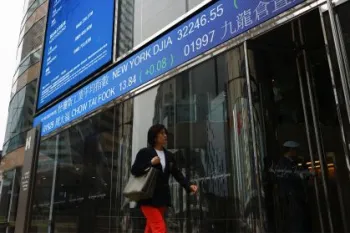 Tel�o em Hong Kong mostra cota��o do �ndice Hang Seng  17/03/2023. REUTERS/Tyrone Siu