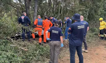 Praia Grande (SC), 21/06/2025 - Parte dos destro�os do bal�o caiu em uma �rea de mata em Praia Grande. Foto: CBM-SC/Divulga��o