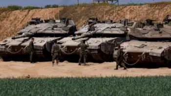 Tanques de Israel perto da fronteira com Gaza.� REUTERS/Amir Cohen