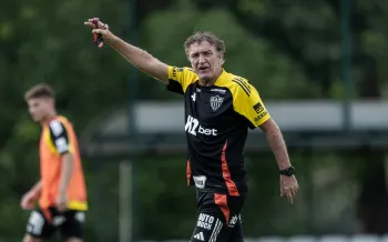 Cuca em treino do Atl�tico-MG