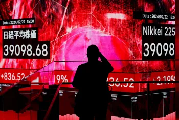 Painel eletr�nico mostra cota��o do Nikkei em T�quio	�? 22/02/2024. REUTERS/Issei Kato/File Photo