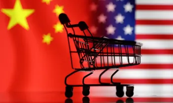 Ilustra��o com bandeiras de China e EUA
30/01/2023. REUTERS/Dado Ruvic/Illustration