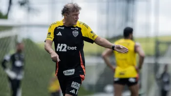Cuca em treino do Atl�tico-MG
