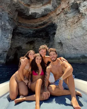 Filhos de Ronaldo Fen�meno posam juntos na Espanha Foto: Instagram