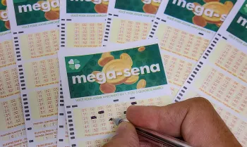 22/06/2023 - Bras�lia - Mega-Sena, concurso da  Mega-Sena, jogos da  Mega-Sena, loteria da  Mega-Sena. - Volantes da Mega Sena sendo preenchidos para apostas em casas lot�ricas da Caixa. Foto: Rafa Neddermeyer/Ag�ncia Brasil/Arquivo